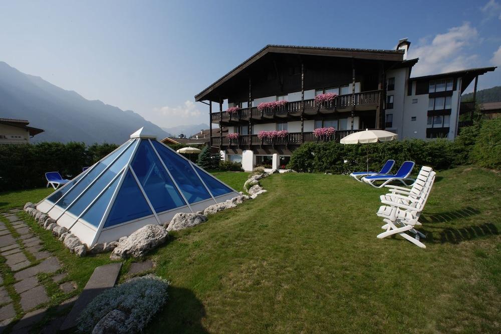 Alpen Hotel Corona Vigo di Fassa Dış mekan fotoğraf