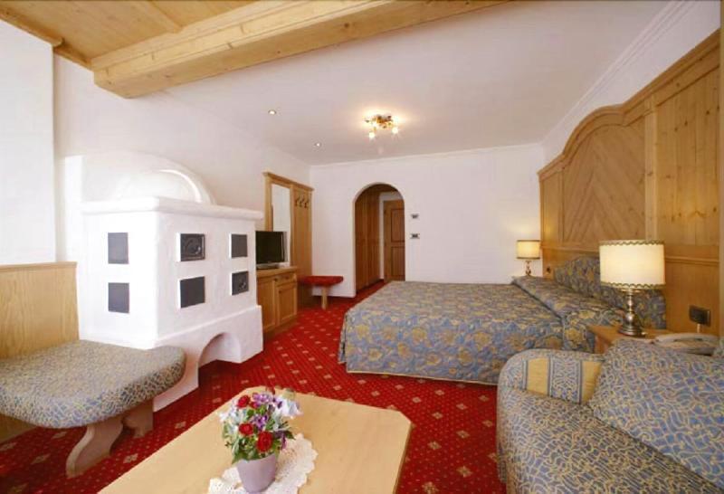Alpen Hotel Corona Vigo di Fassa Dış mekan fotoğraf