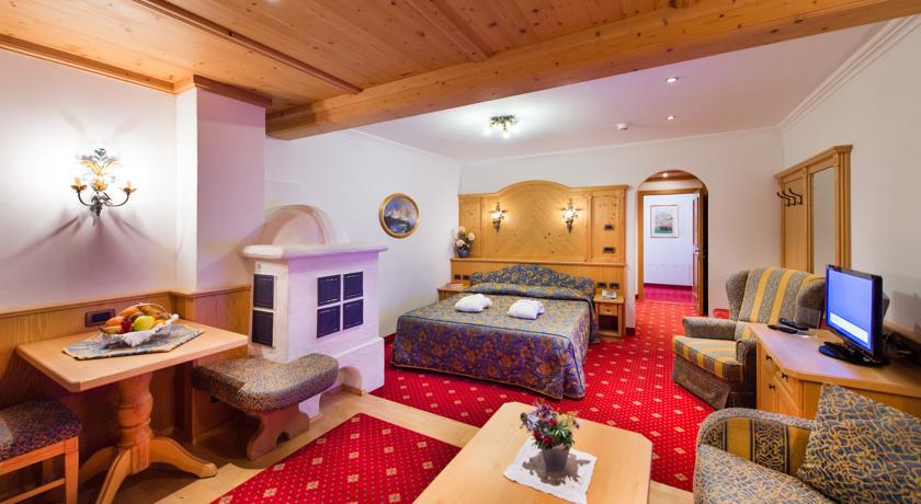 Alpen Hotel Corona Vigo di Fassa Oda fotoğraf