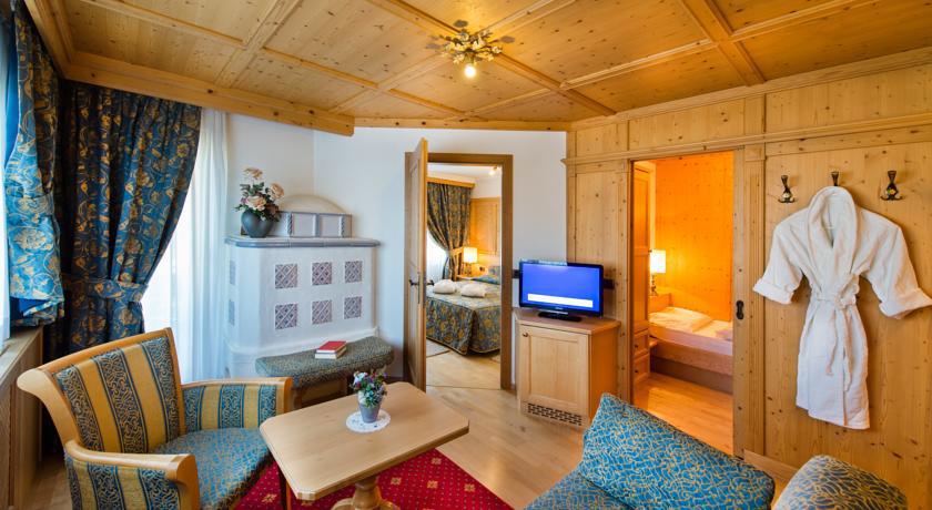 Alpen Hotel Corona Vigo di Fassa Oda fotoğraf
