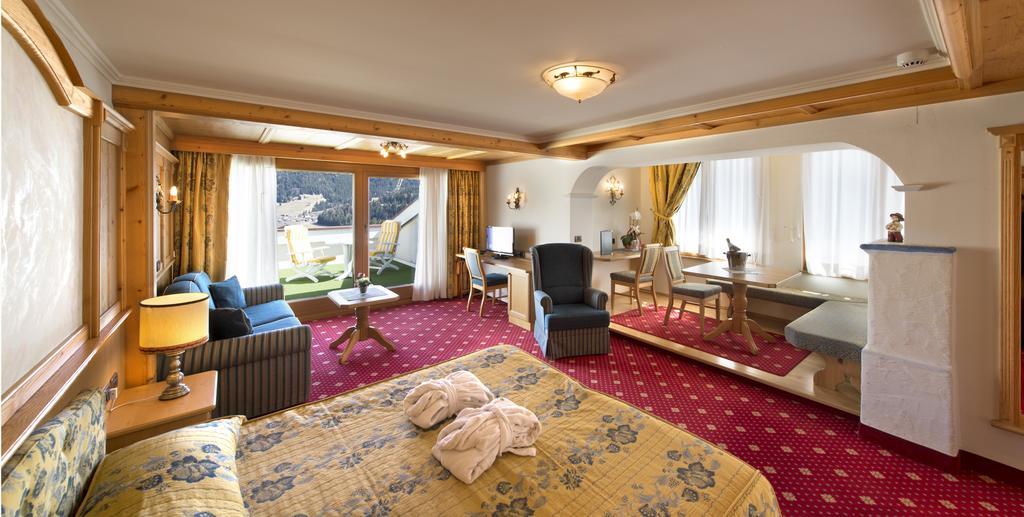 Alpen Hotel Corona Vigo di Fassa Oda fotoğraf