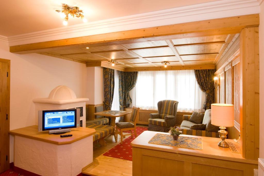Alpen Hotel Corona Vigo di Fassa Oda fotoğraf