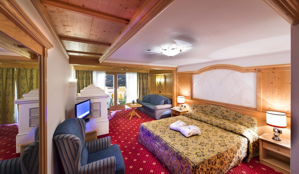 Alpen Hotel Corona Vigo di Fassa Dış mekan fotoğraf