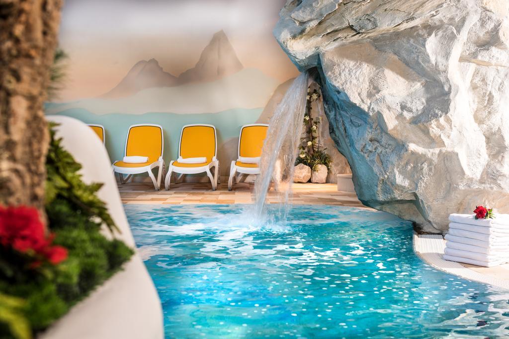 Alpen Hotel Corona Vigo di Fassa Dış mekan fotoğraf