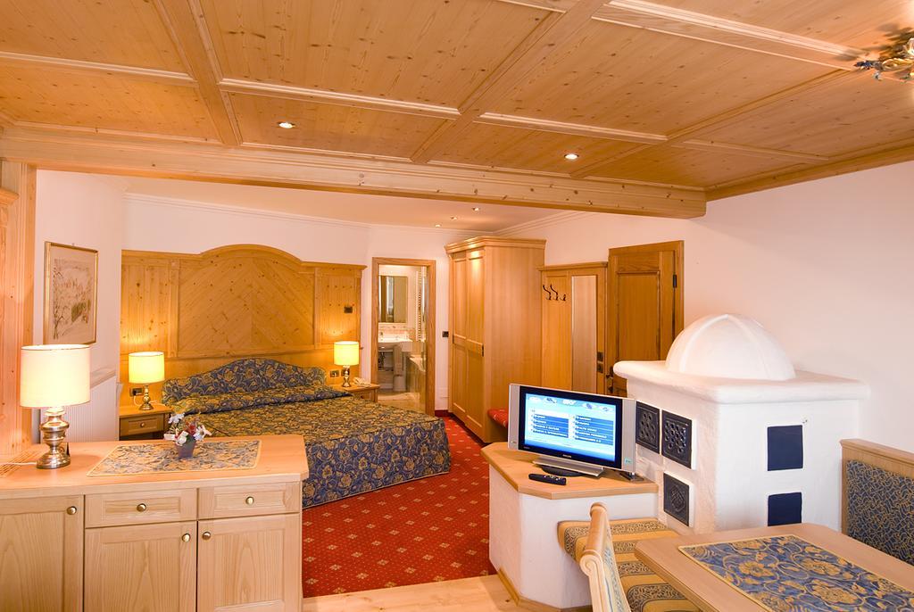 Alpen Hotel Corona Vigo di Fassa Dış mekan fotoğraf