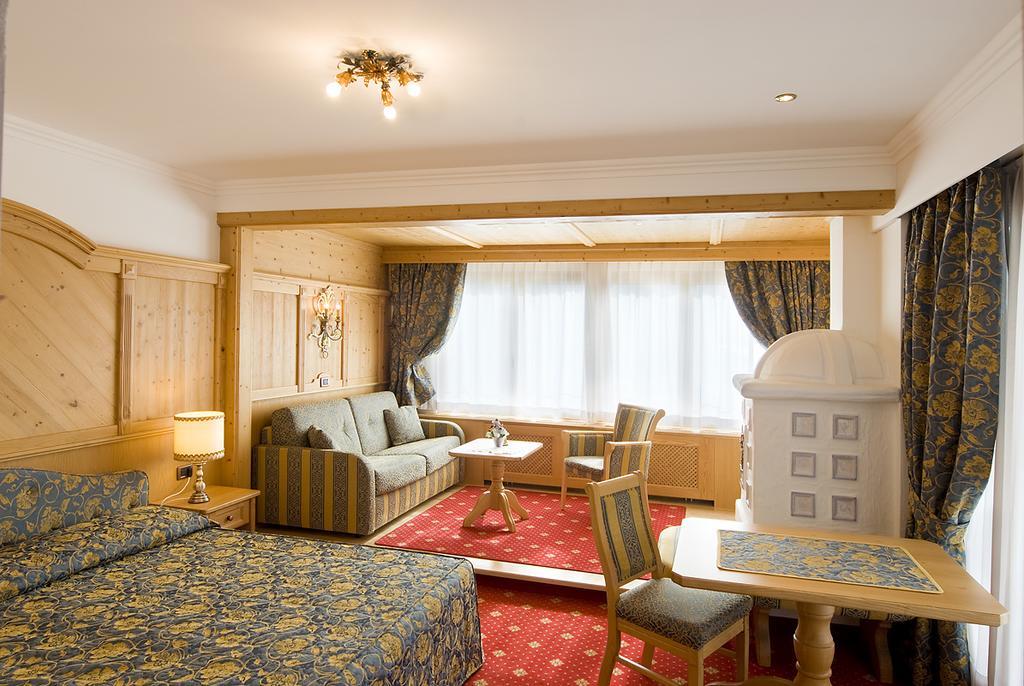 Alpen Hotel Corona Vigo di Fassa Dış mekan fotoğraf