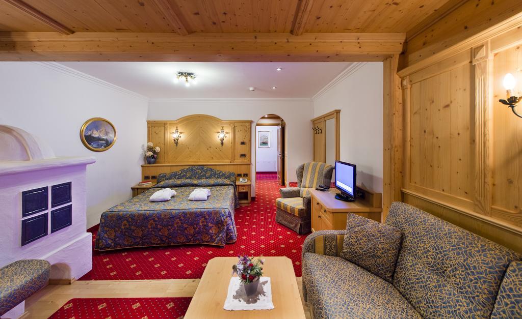 Alpen Hotel Corona Vigo di Fassa Dış mekan fotoğraf